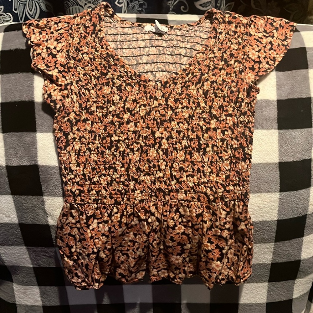 Short sleeve floral top